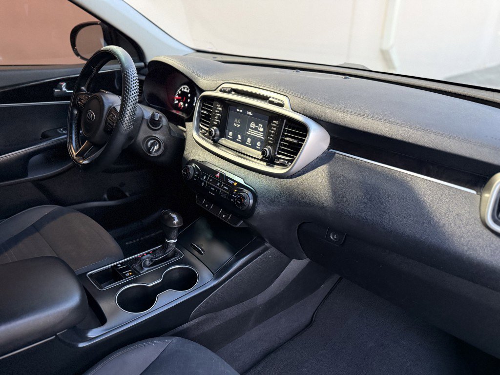 Used 2018 Kia Sorento LX image 12