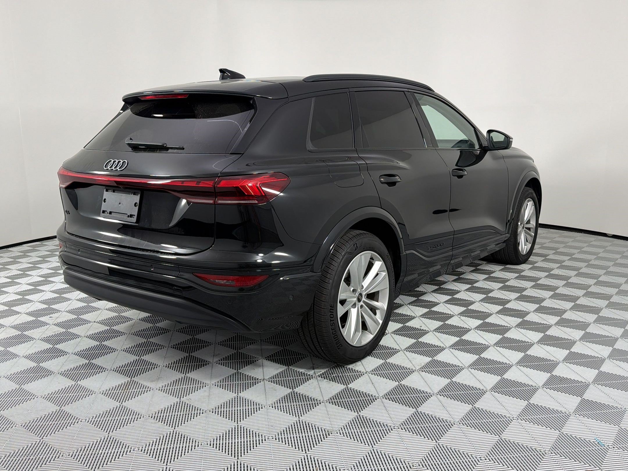 Used 2025 Audi Q6 e-tron Premium Plus w/ Premium Plus RWD image 9