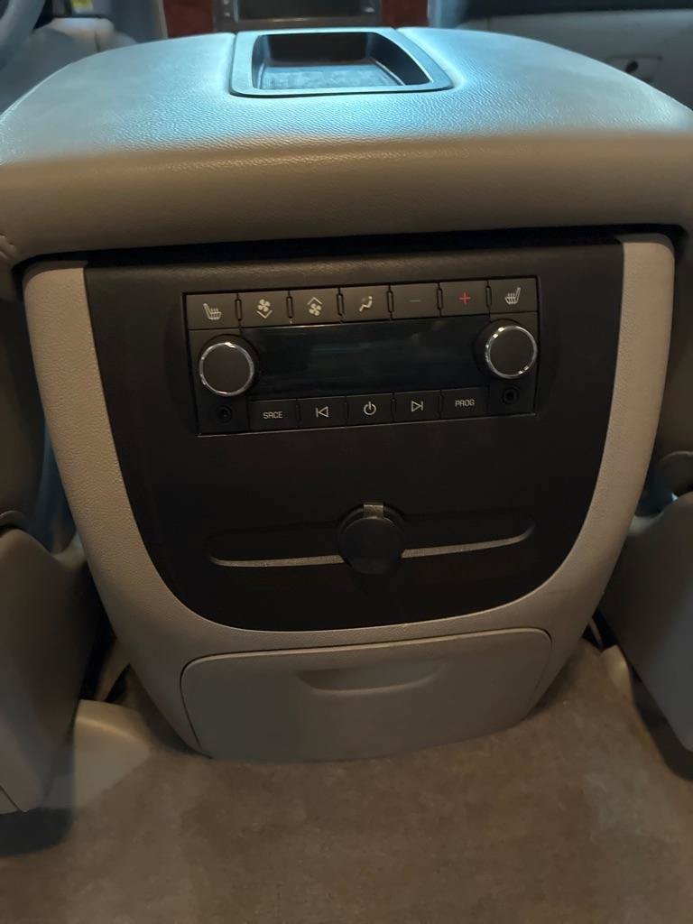 Used 2010 Chevrolet Tahoe LTZ AWD/4WD image 31