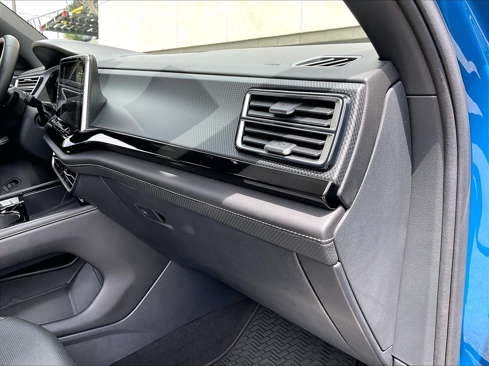 Certified 2025 Volkswagen Atlas Cross Sport SEL R-Line AWD/4WD image 16