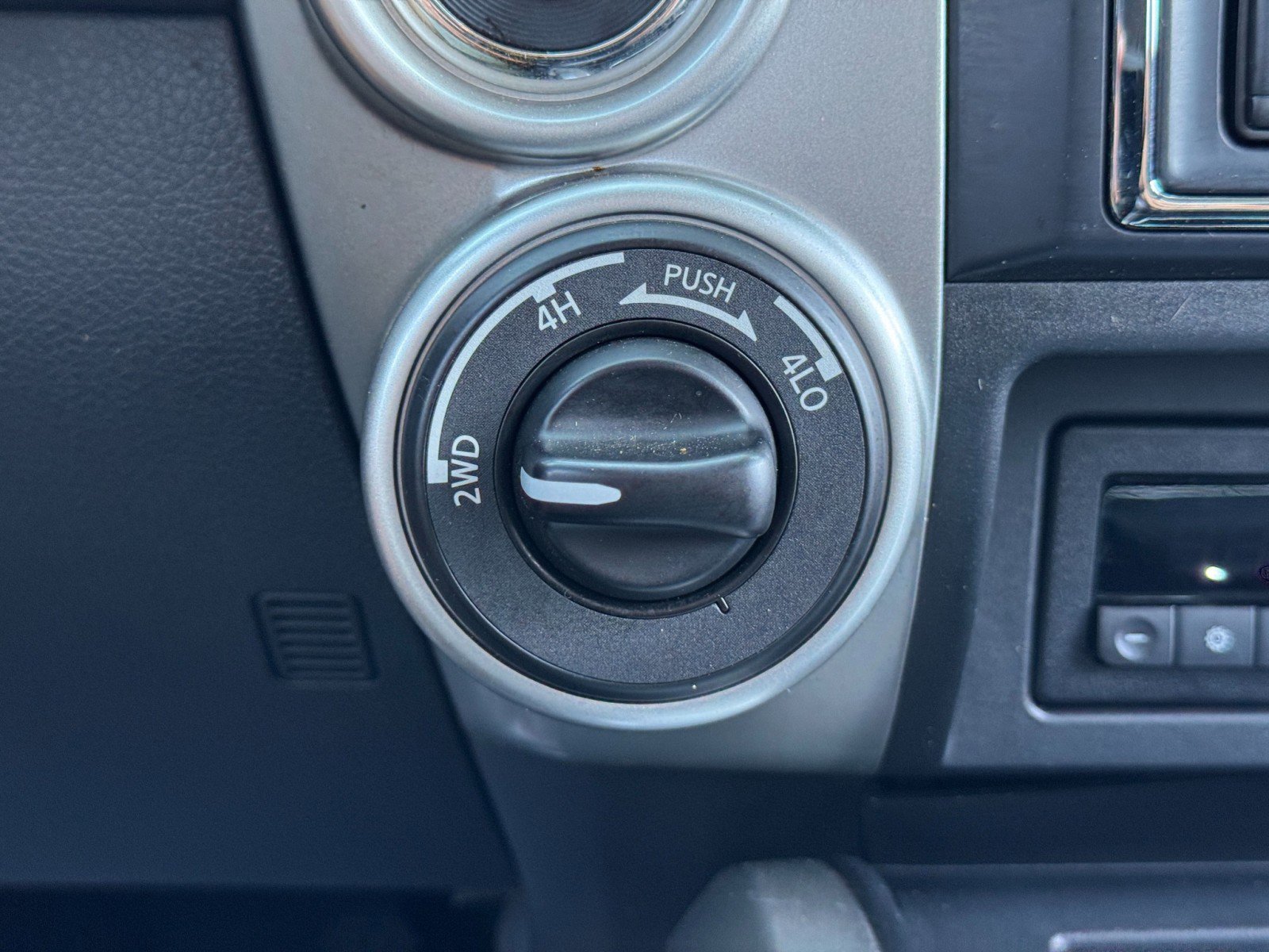 Used 2019 Nissan Titan PRO-4X w/ Pro-4x Utility Package image 25