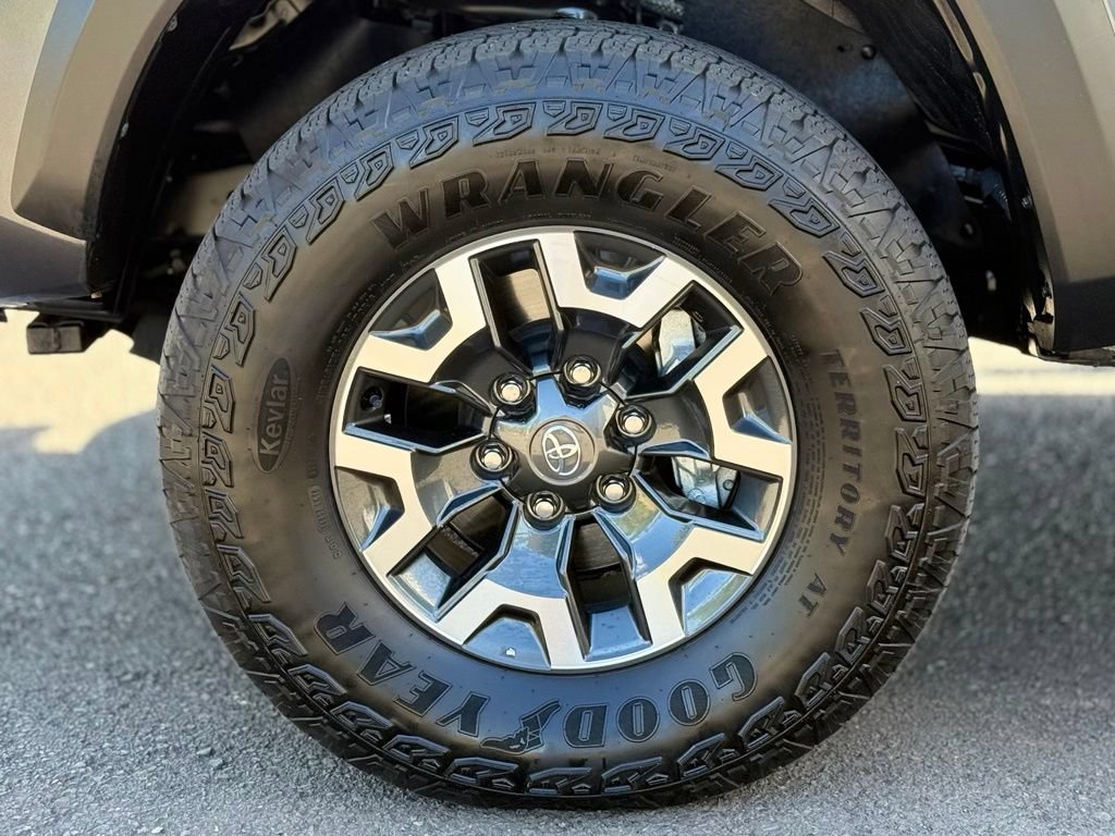 Certified 2023 Toyota Tacoma TRD Off-Road AWD/4WD image 9