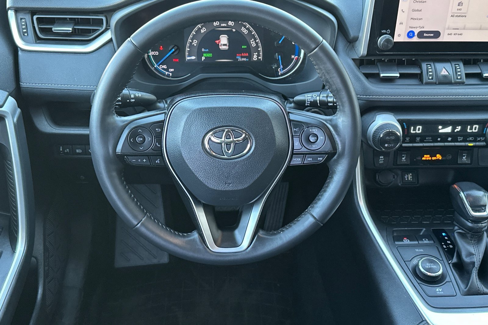 Used 2023 Toyota RAV4 XLE Premium image 14
