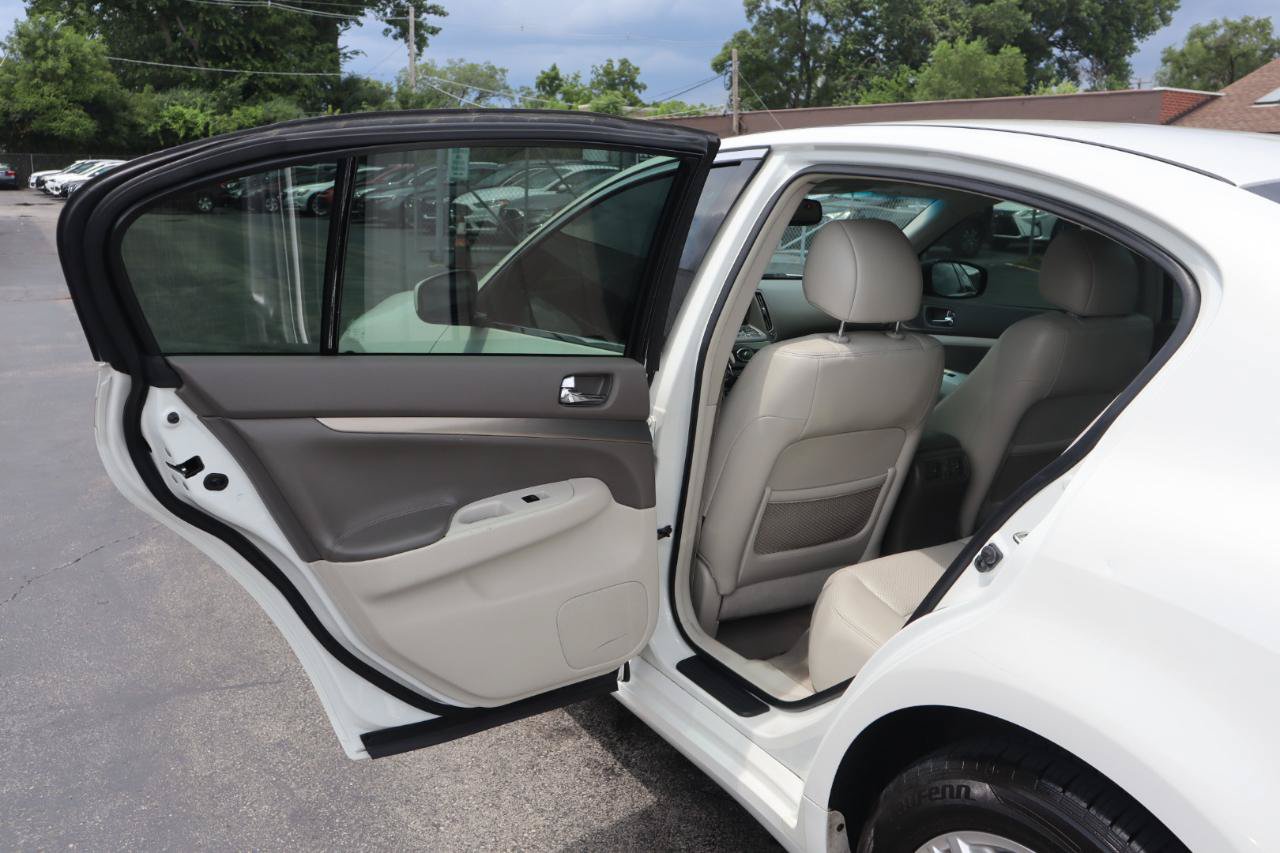Used 2011 INFINITI G25 x w/ Moonroof Pkg AWD/4WD image 15