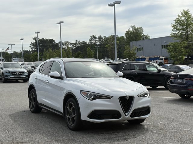 Used 2018 Alfa Romeo Stelvio Ti image 4