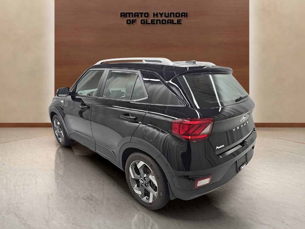 Certified 2024 Hyundai Venue SEL image 2
