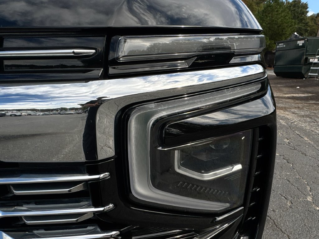 Used 2025 Chevrolet Suburban Premier RWD image 10