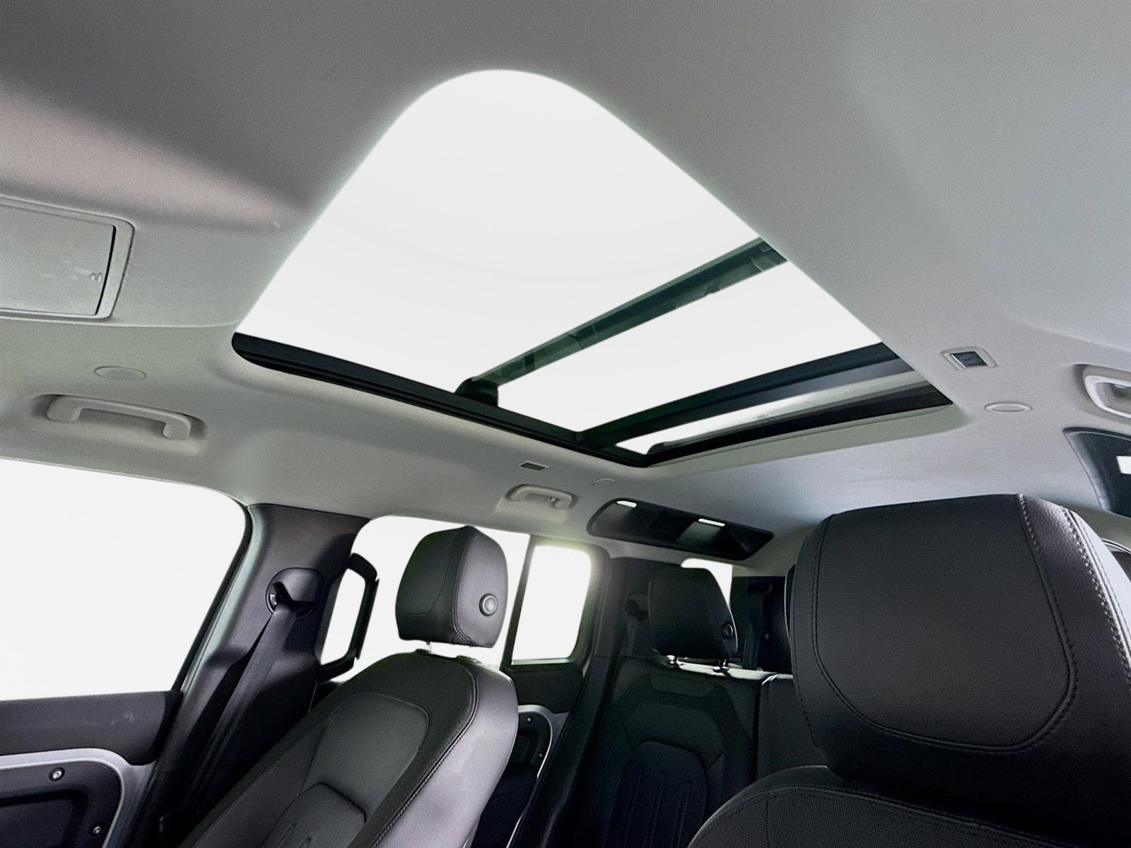 Used 2020 Land Rover Defender 110 First Edition image 15