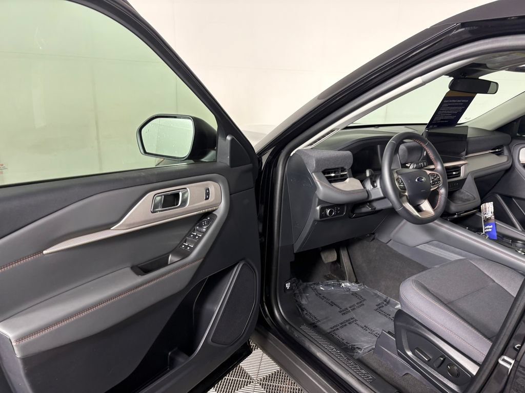 Certified 2025 Ford Explorer Active AWD/4WD image 12