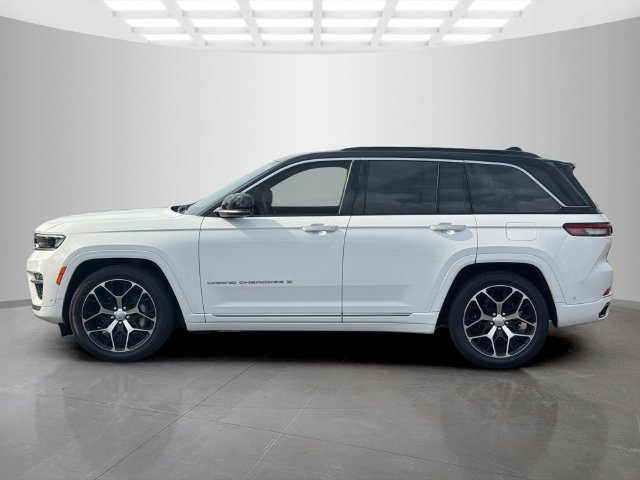 Used 2025 Jeep Grand Cherokee Summit AWD/4WD image 4