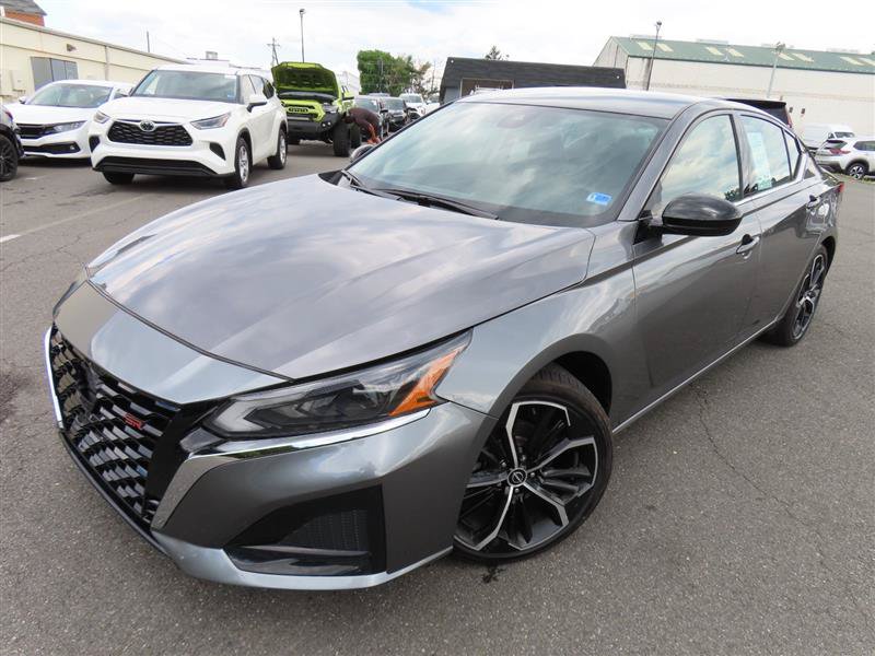 Used 2024 Nissan Altima 2.5 SR FWD image 3