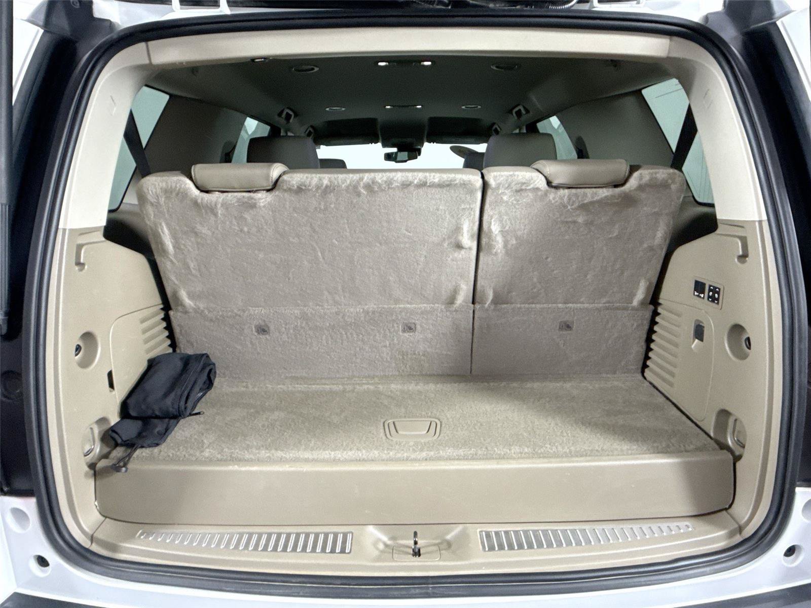 Used 2020 Chevrolet Tahoe LT w/ Luxury Package RWD image 41