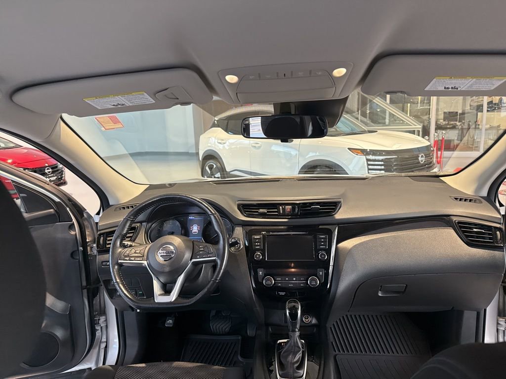 Used 2022 Nissan Rogue Sport SV image 25