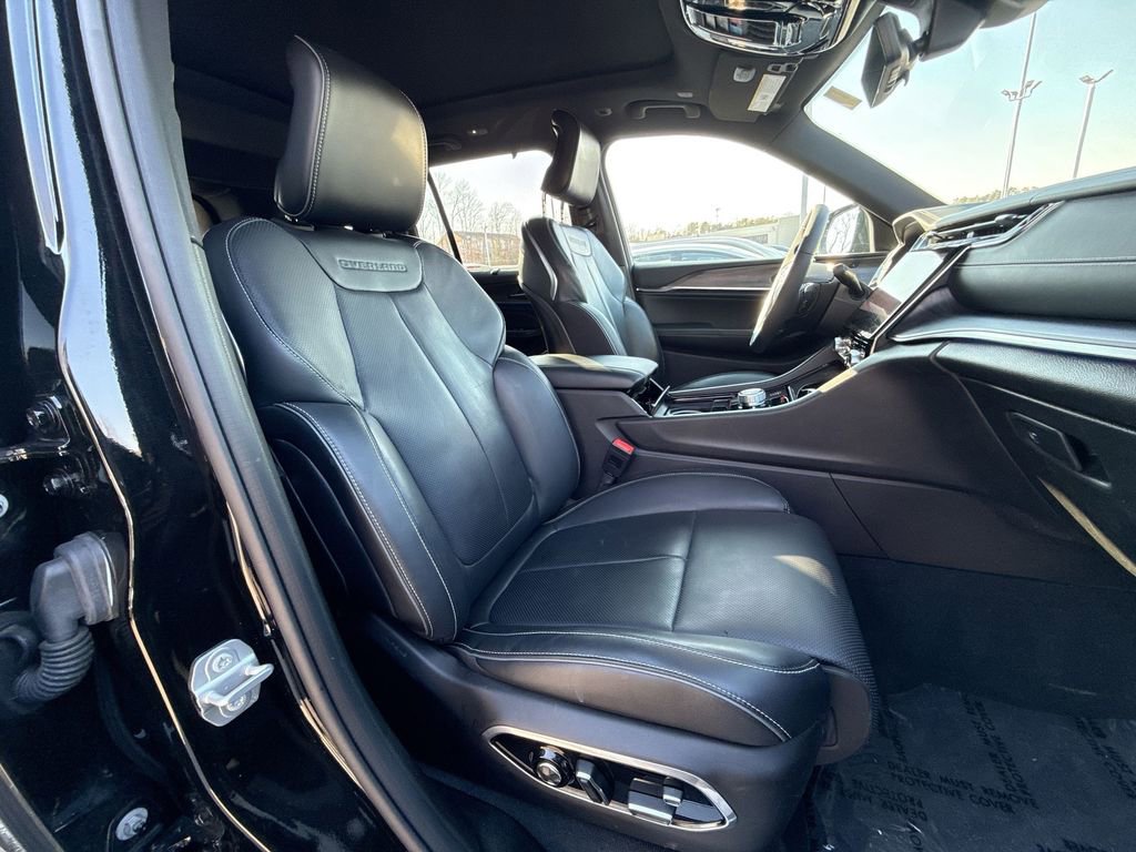 Used 2022 Jeep Grand Cherokee Overland w/ Luxury Tech Group IV image 25