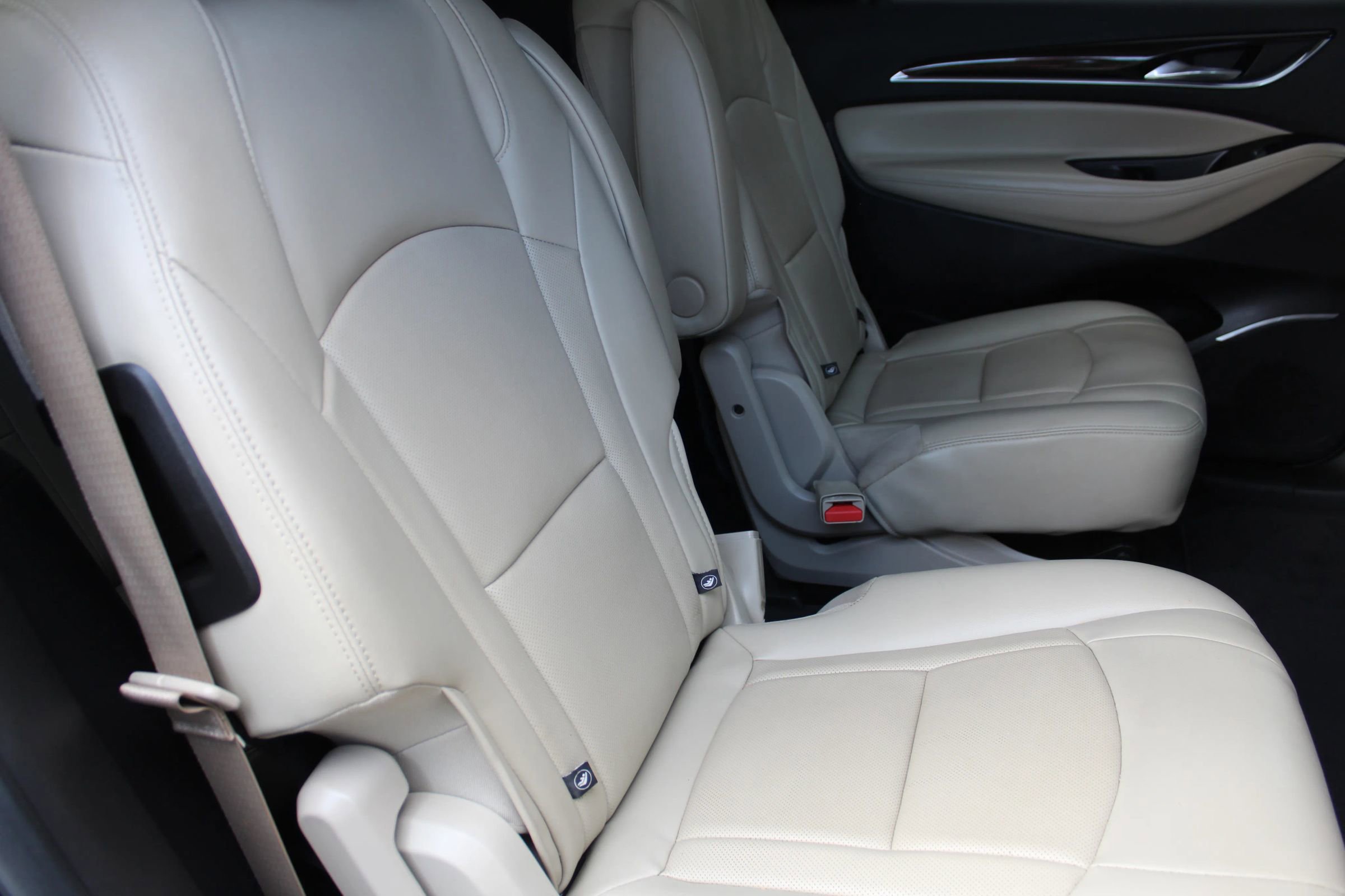 Used 2019 Buick Enclave Essence image 16