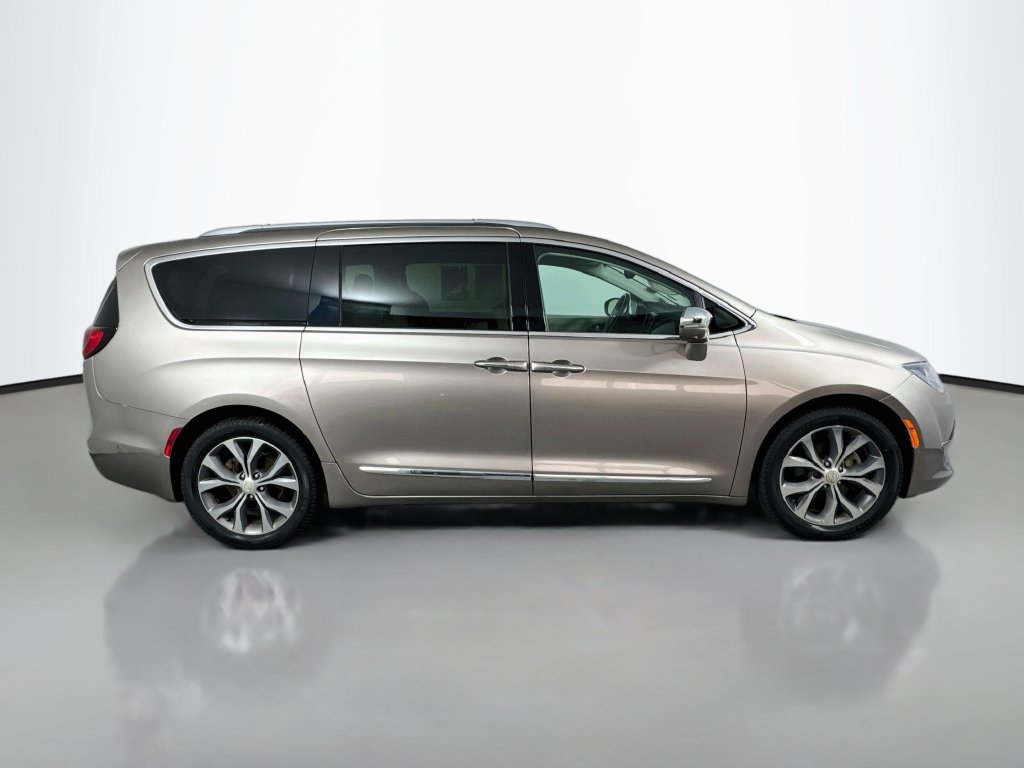 Used 2017 Chrysler Pacifica Limited FWD image 6