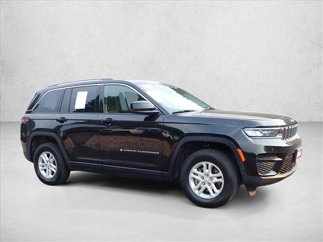Used 2024 Jeep Grand Cherokee Laredo AWD/4WD image 6