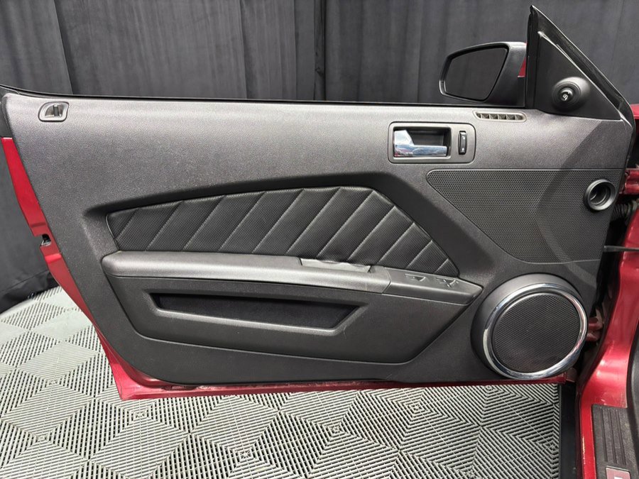 Used 2010 Ford Mustang Premium image 35