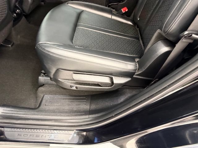Used 2022 Kia Sorento S AWD/4WD image 18