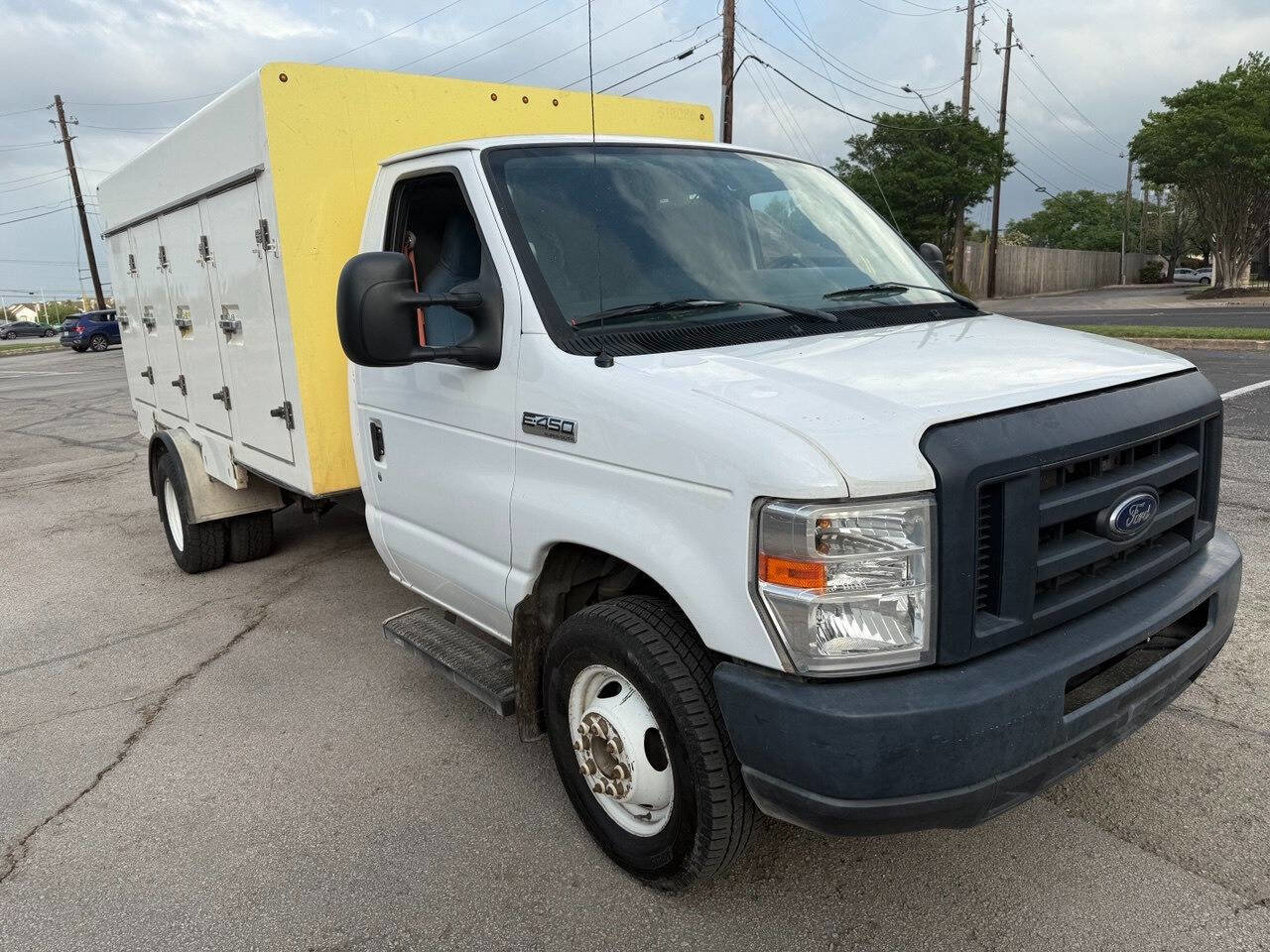 Used 2017 Ford E-450 and Econoline 450 Super Duty w/ Power Windows & Locks Group RWD image 1