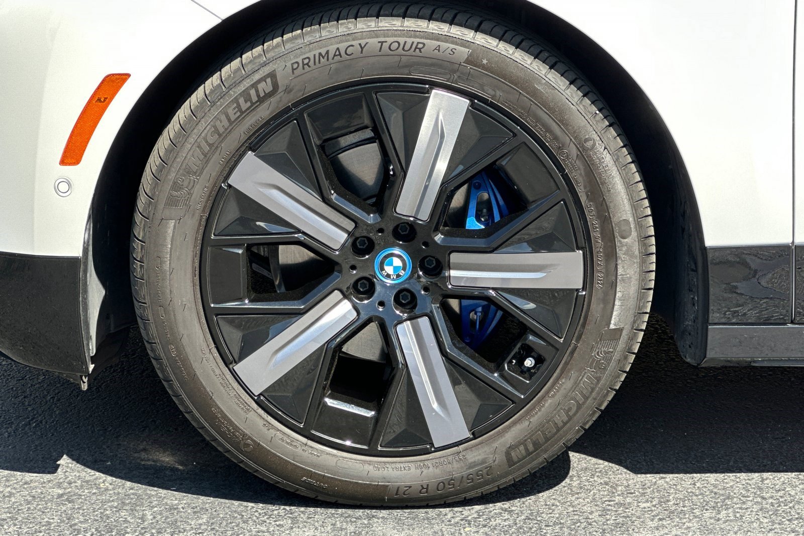Used 2025 BMW iX M60 image 39