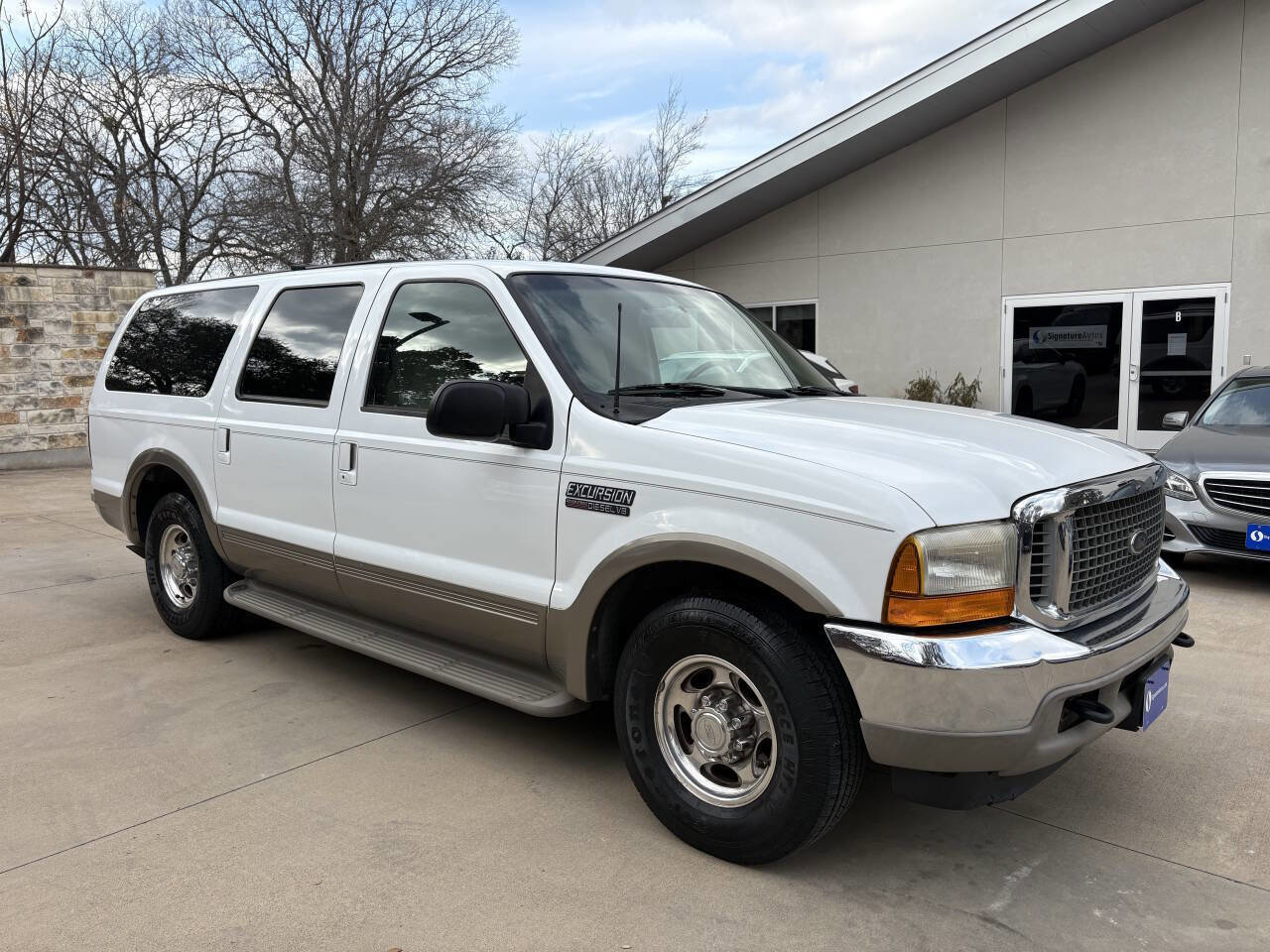 Used 2000 Ford Excursion Limited image 2