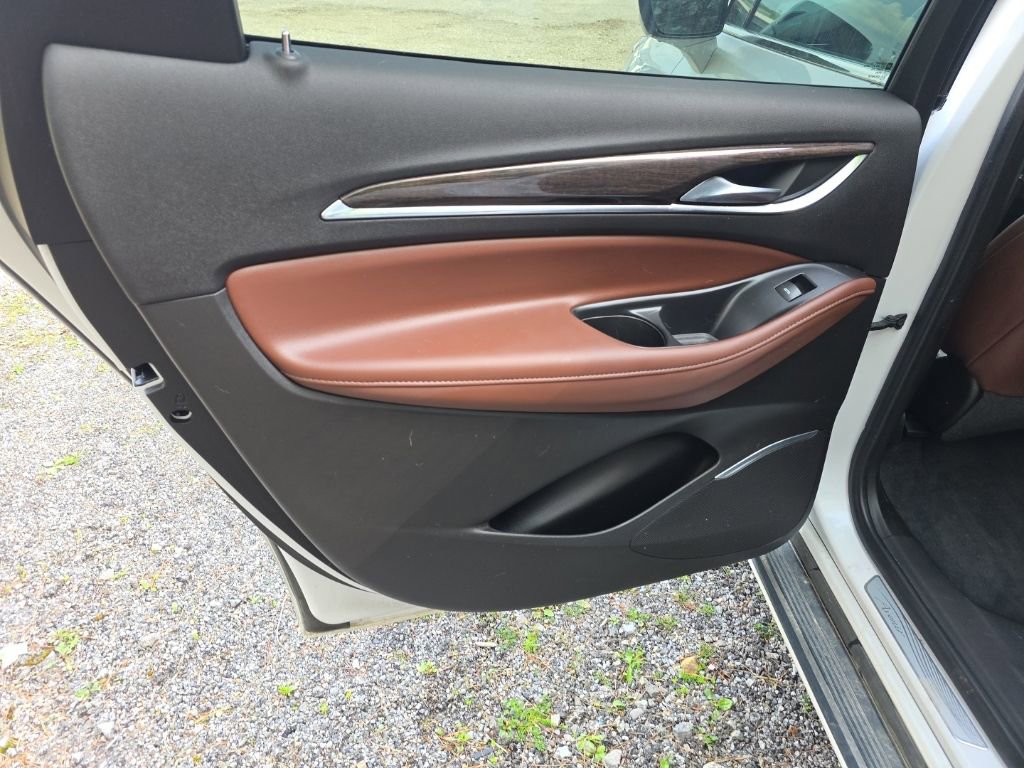 Used 2021 Buick Enclave Avenir w/ Avenir Technology Package AWD/4WD image 15