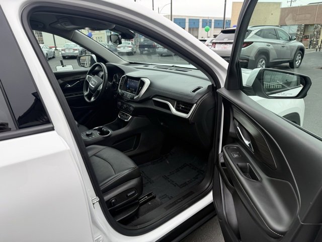 Used 2024 GMC Terrain SLT image 13