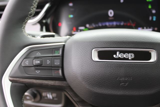 Used 2023 Jeep Grand Cherokee 30th Anniversary AWD/4WD image 16