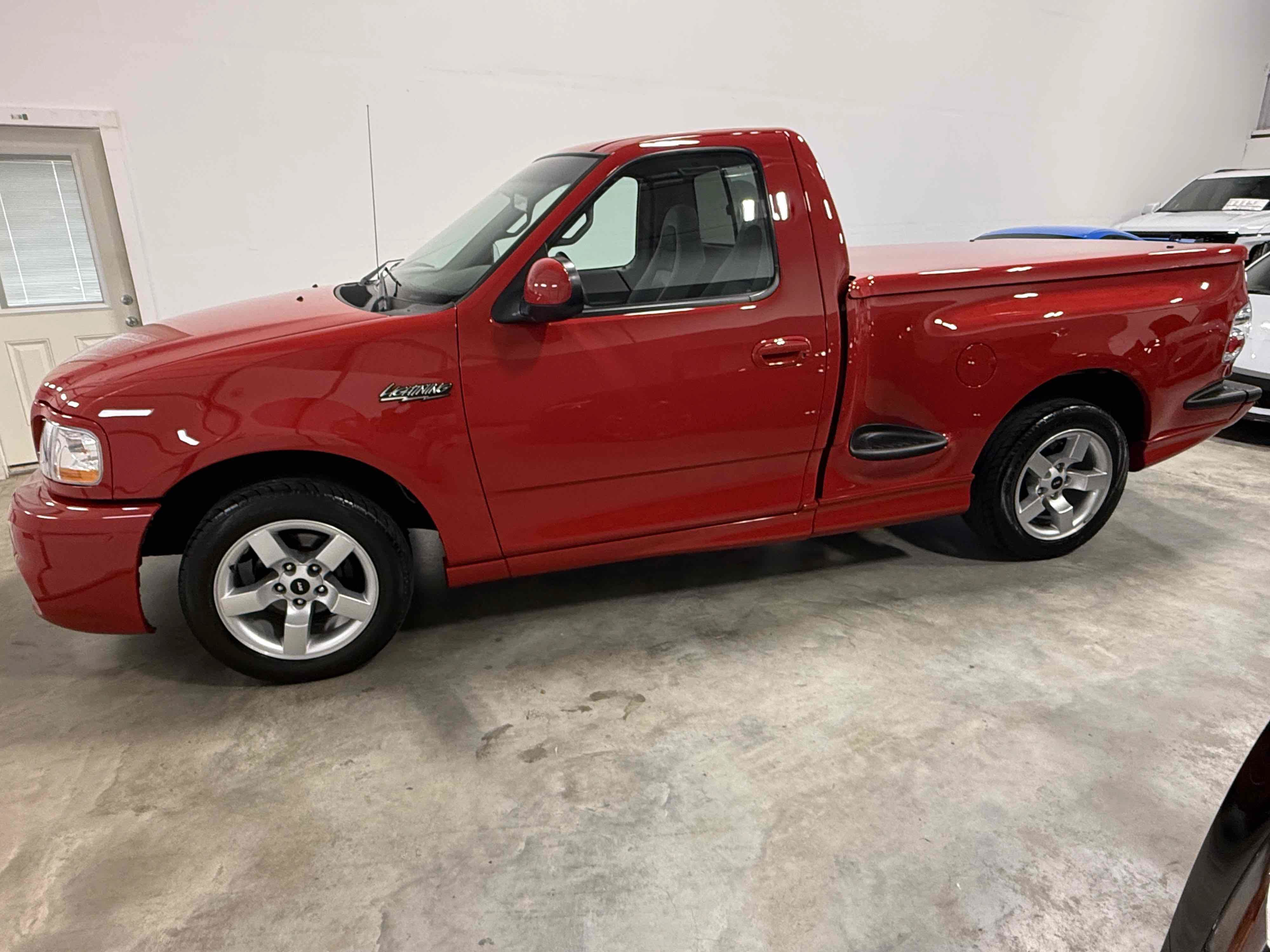 Used 2001 Ford F150 Lightning RWD image 92