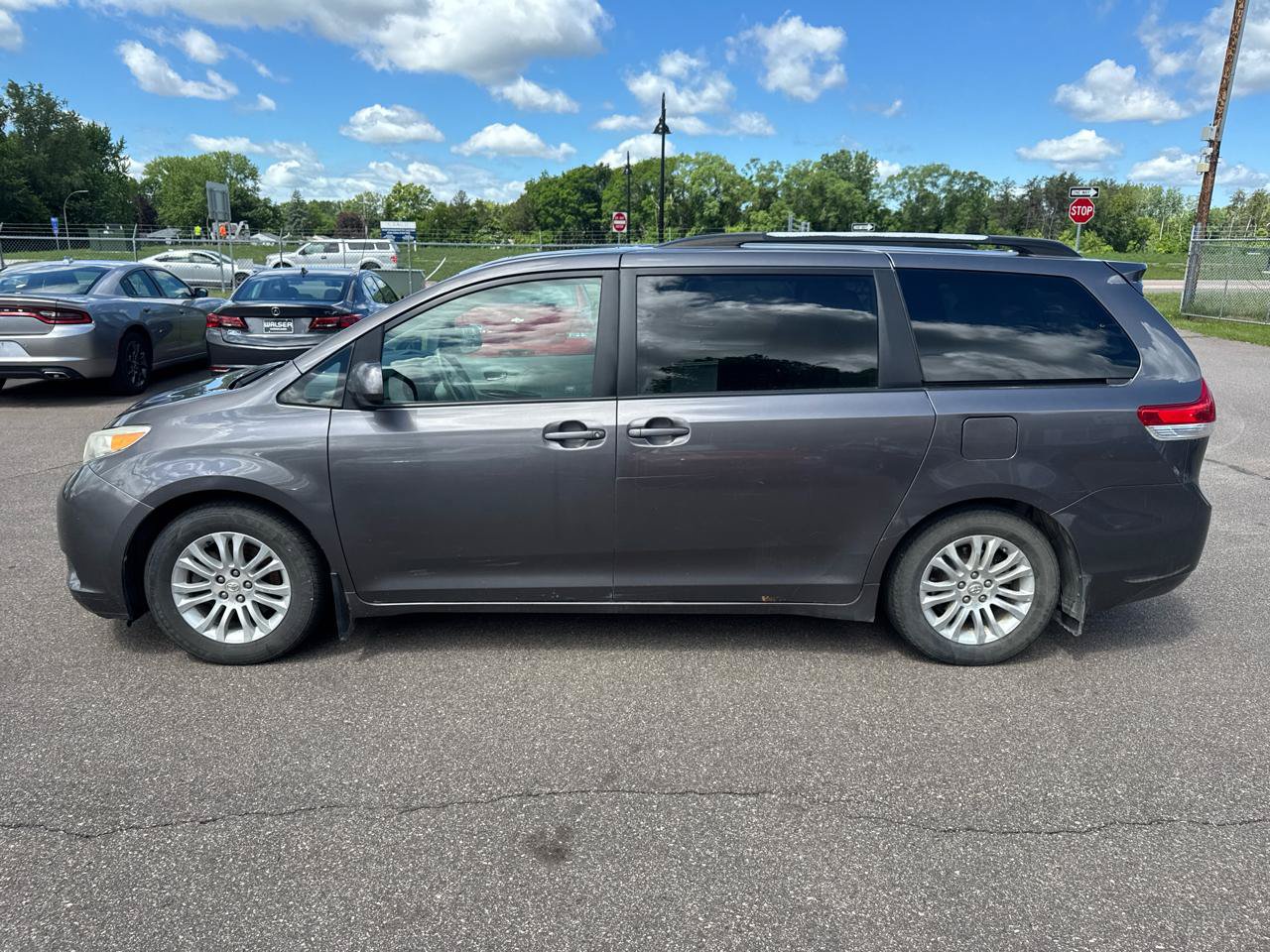 Used 2011 Toyota Sienna XLE FWD image 8