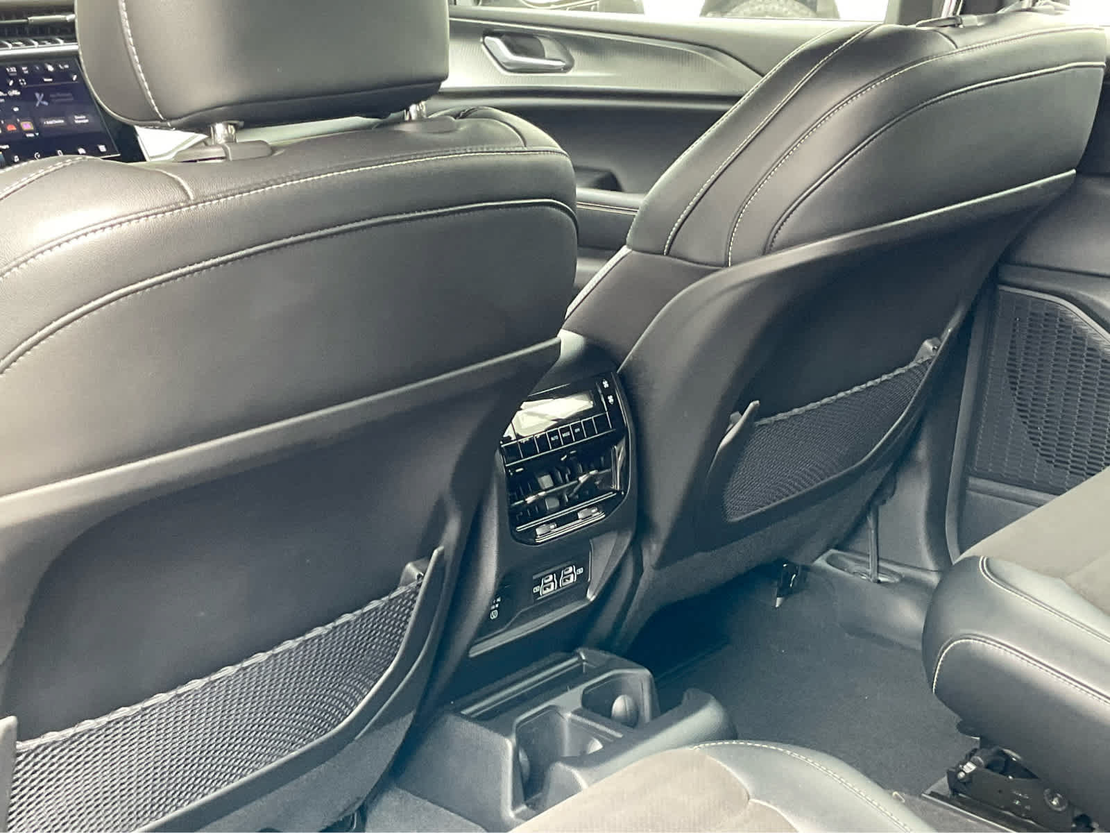 Used 2023 Jeep Grand Cherokee L Laredo RWD image 24