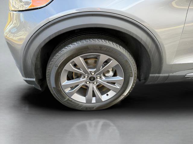 Used 2022 Ford Explorer XLT w/ Equipment Group 202A AWD/4WD image 28