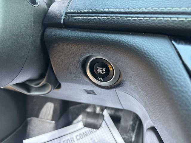 Used 2023 Chrysler Pacifica Limited w/ Uconnect Theater Family Group image 20