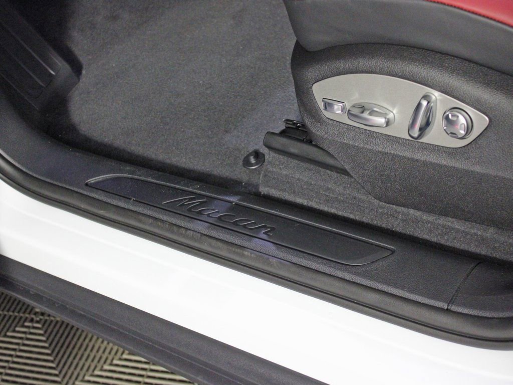 Used 2026 Porsche Macan image 18
