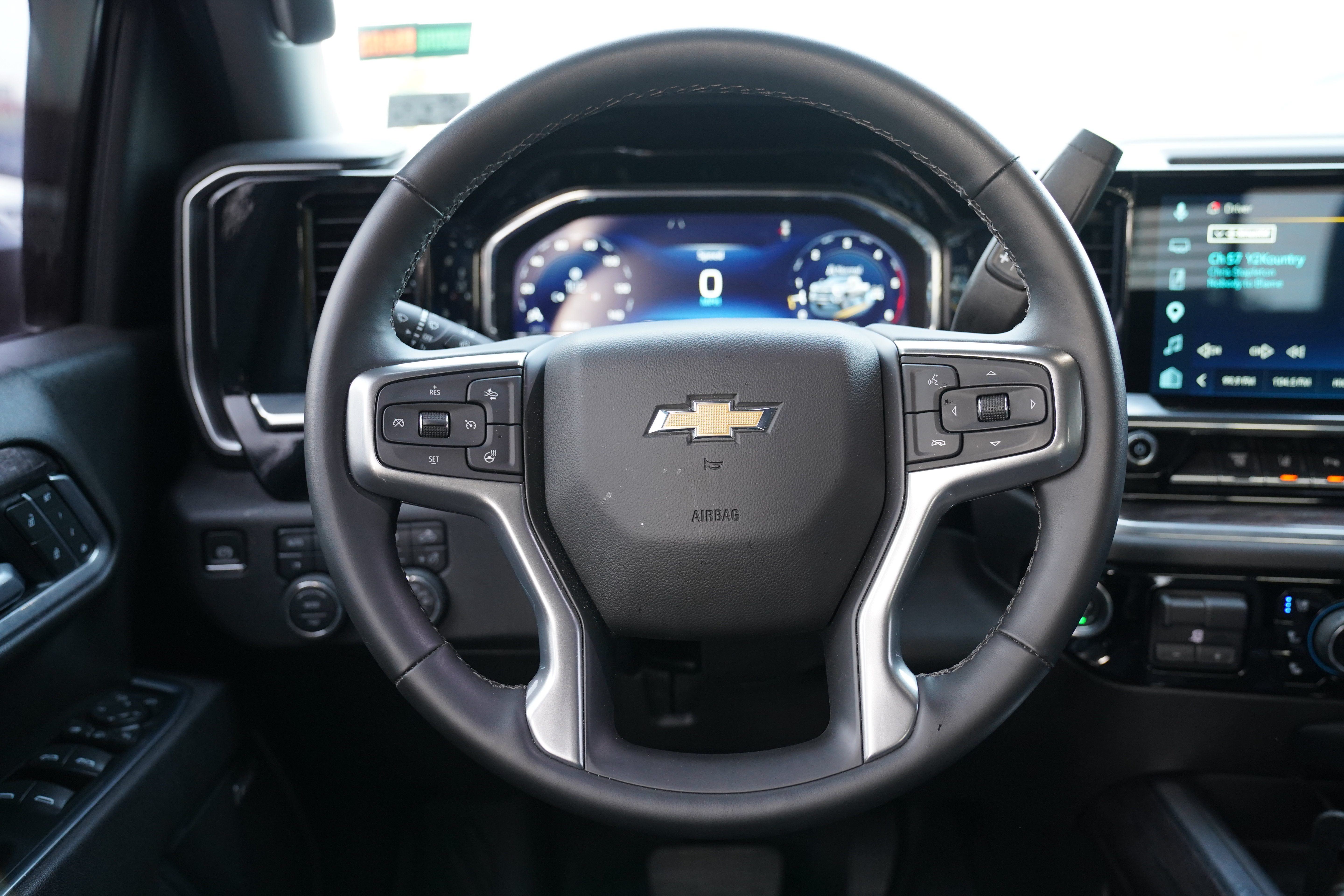 Used 2025 Chevrolet Silverado 3500 LTZ w/ LTZ Convenience Package AWD/4WD image 18