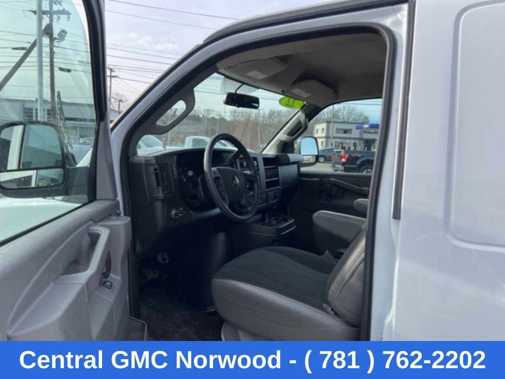 Used 2025 Chevrolet Express 2500 w/ Driver Convenience Package RWD image 15