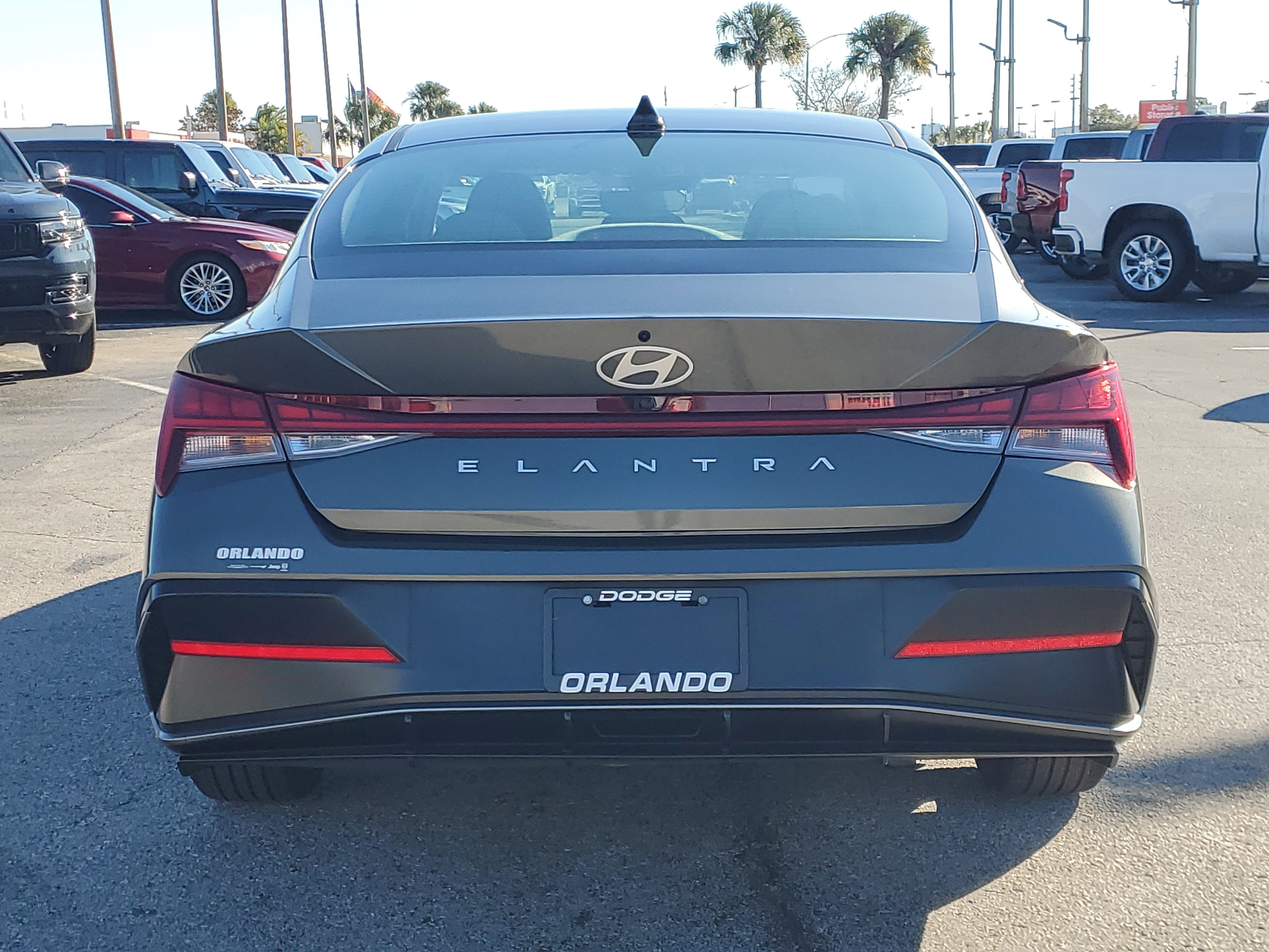 Used 2025 Hyundai Elantra SEL image 6