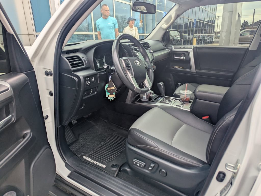 Used 2018 Toyota 4Runner SR5 Premium image 6