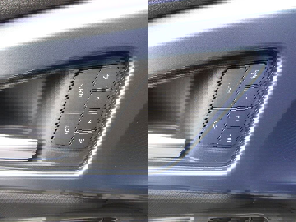 New 2026 Chevrolet Equinox EV LT w/ Convenience Package II AWD/4WD image 23