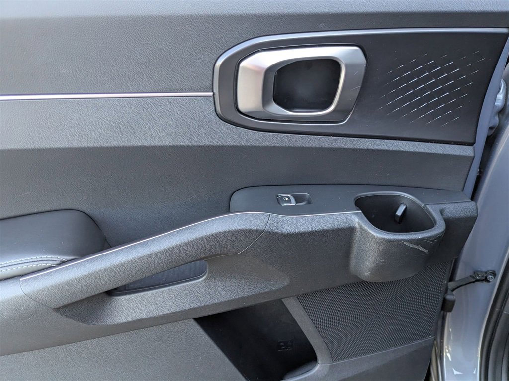 Used 2024 Kia Sorento S image 24