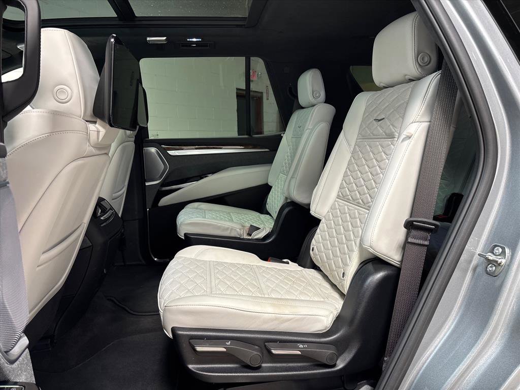 Used 2025 Cadillac Escalade Sport Platinum w/ LPO, ONYX Package image 28