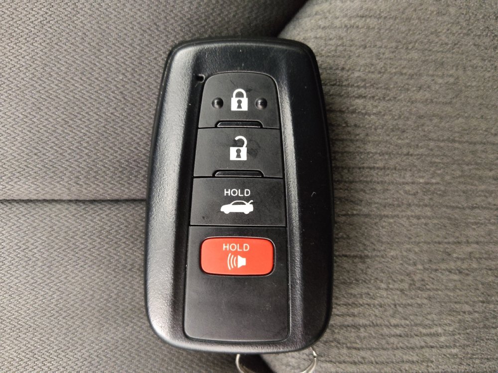 Used 2018 Toyota Camry LE w/ Convenience Package FWD image 32