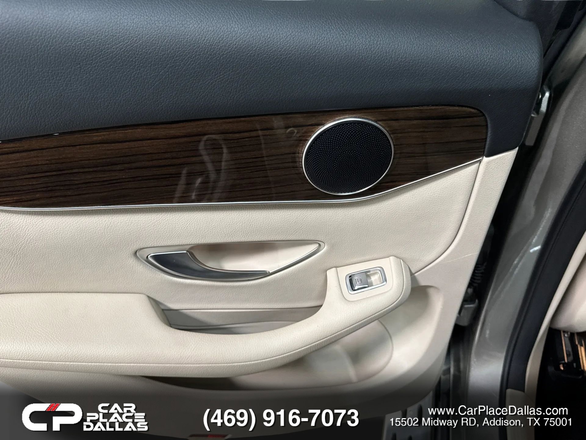 Used 2021 Mercedes-Benz GLC 300 w/ Premium Package image 23