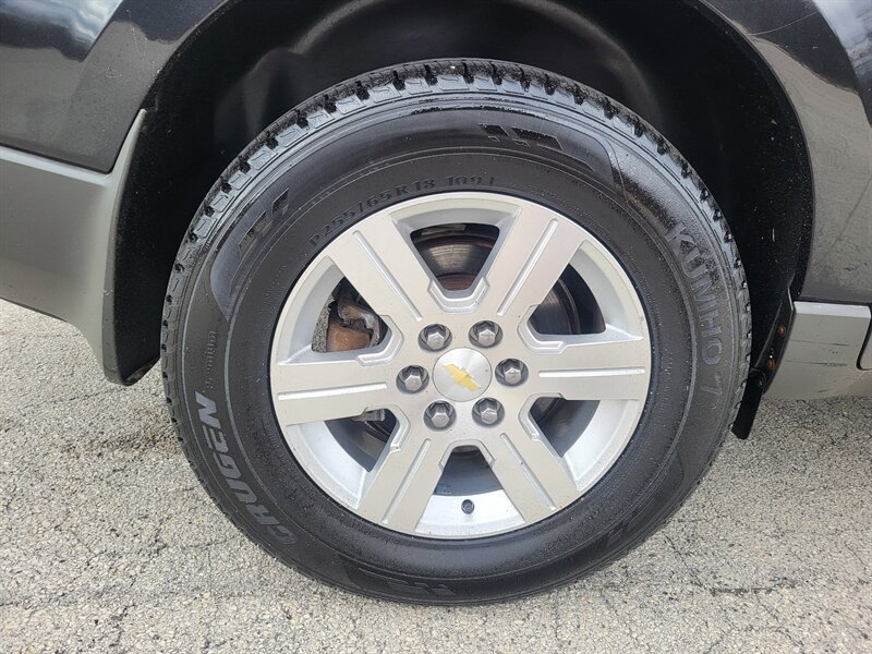Used 2012 Chevrolet Traverse LT FWD image 30