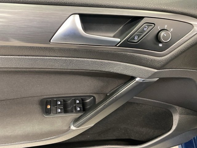 Used 2019 Volkswagen Golf S image 26