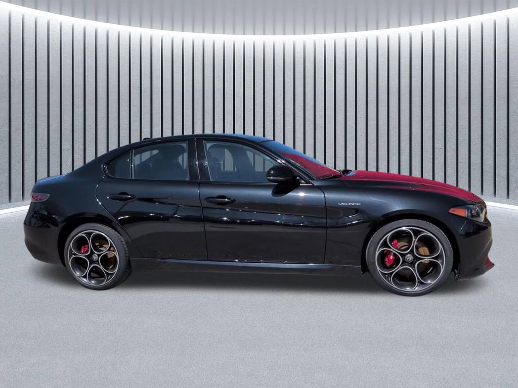 Used 2024 Alfa Romeo Giulia Veloce AWD/4WD image 4
