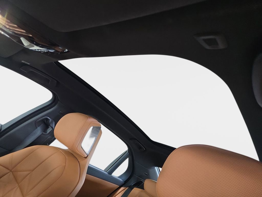 Used 2023 BMW 740i w/ Parking Assistance Package RWD image 29