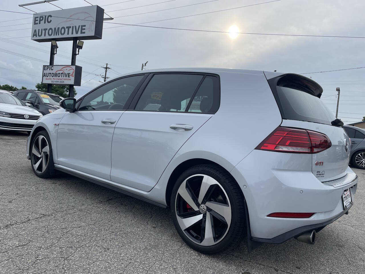 Used 2019 Volkswagen Golf 4-Door FWD image 7
