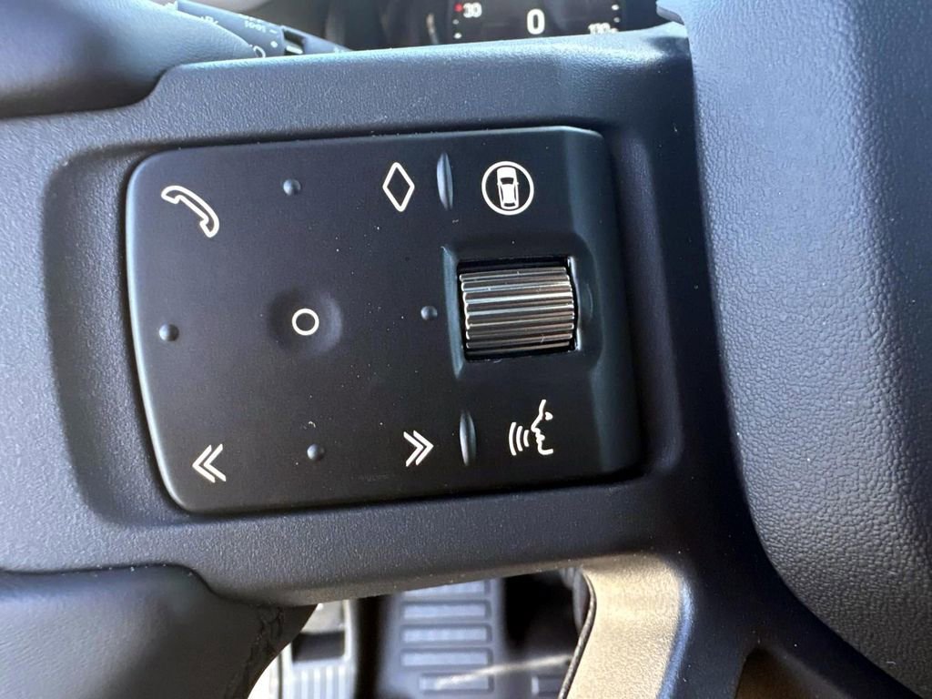 New 2026 Land Rover Defender 110 X-Dynamic SE image 28